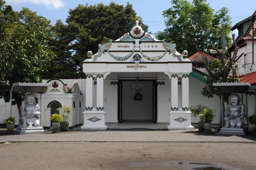 Happy Family Hotel Yogyakarta Exterior foto